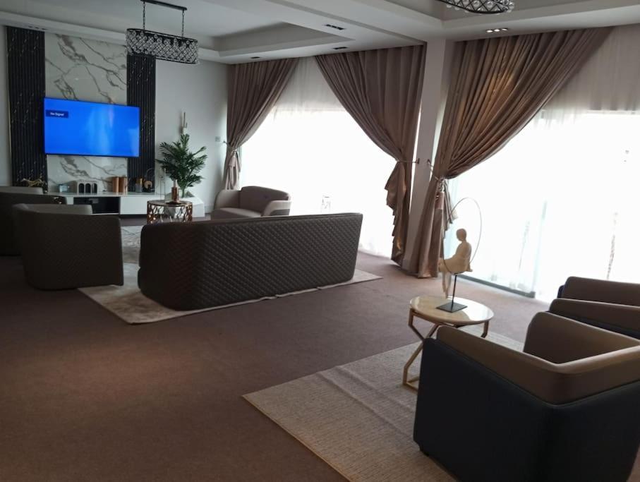 Sujimoto Residences Macdonald Lagos Exterior photo